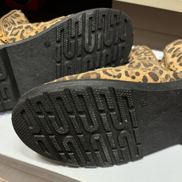 Boots - Picture 7 of 8